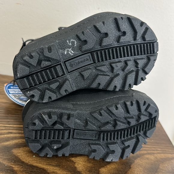 NWT Columbia Toddler Bugaboot Celsius Strap Snow Boot - Picture 6 of 8